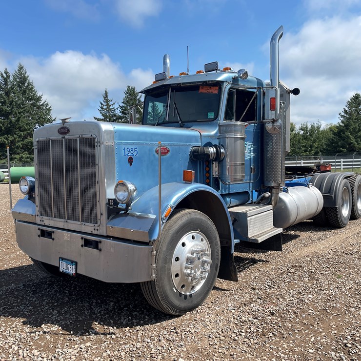 #2148 • 1985 Peterbilt 359 Truck Tractor (Has MN Title)