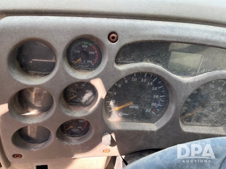 2002-mack-ch613-image-43