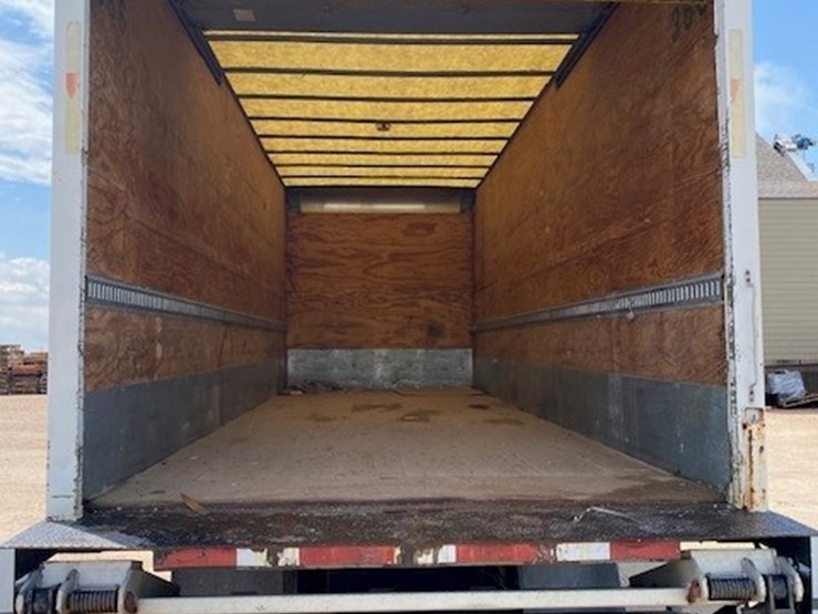 1998-freightliner-fl70-image-5