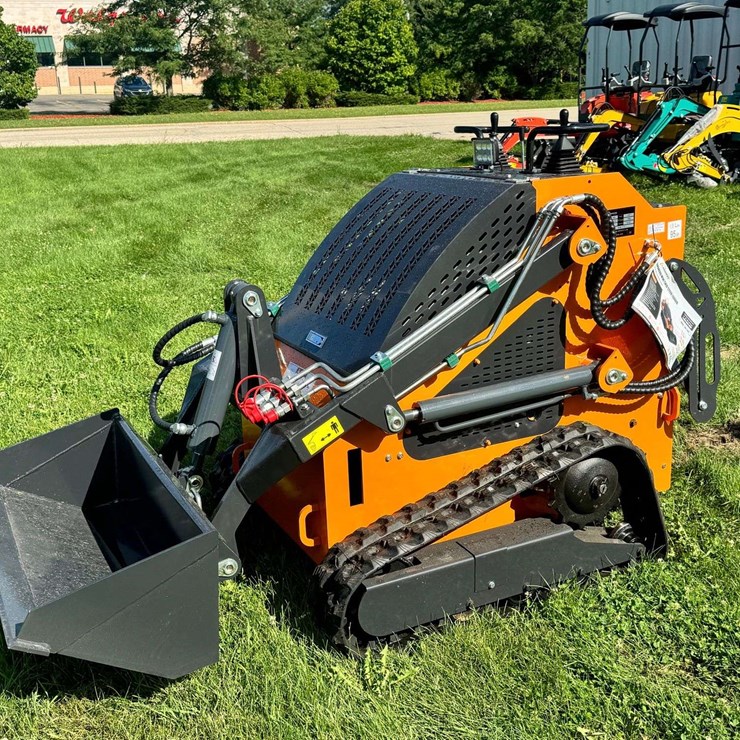 LandHero LDH-T460 Mini Skid Steer Loader, 23 HP... Unused