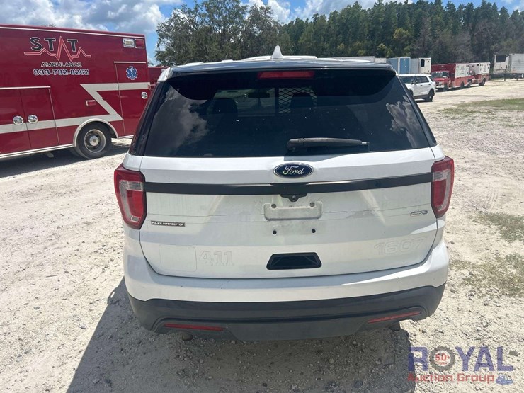 2016-ford-explorer-image-19