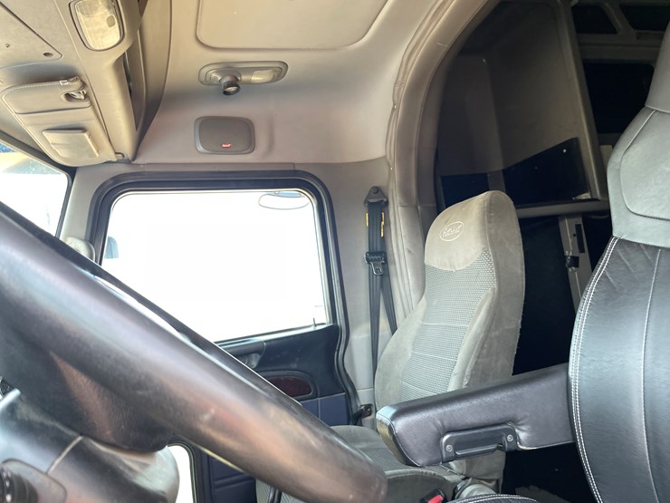 #2108-•-2012-peterbilt-truck-tractor-(has-mn-title-in-delay)-image-39