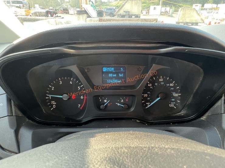 2016-ford-transit-image-39