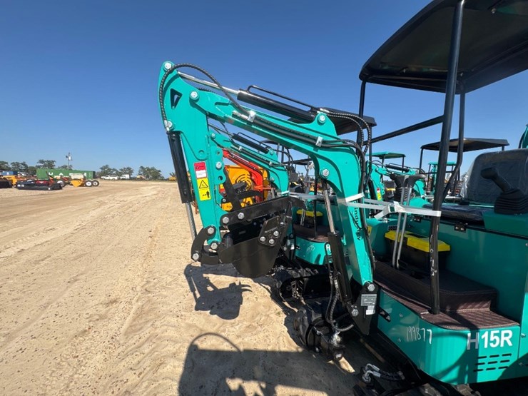 unused-cfg-h15r-excavator-image-10