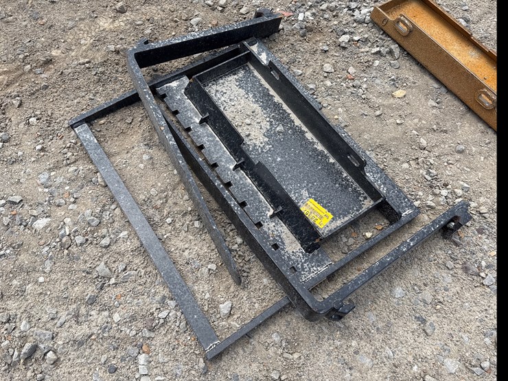 #230-•-#26357-•-unused-giyi-mini-skid-steer-forks-image-4