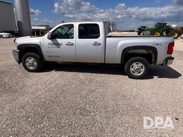 2014-chevrolet-2500hd-image-13