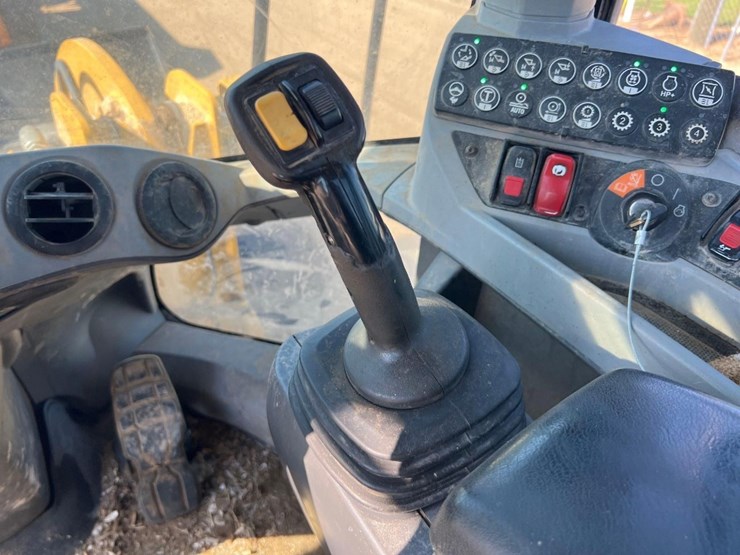 2018-caterpillar-926m-image-30
