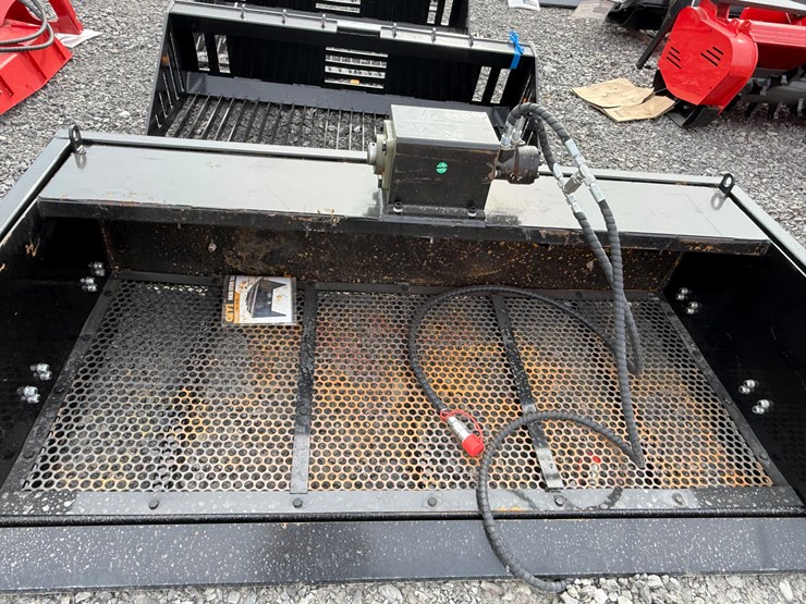 #2000-•-#26351-•-unused-giyi-59"-skid-steer-screening-bucket-dzdd2507130-image-8