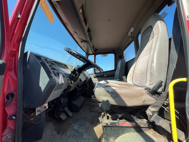 #2113-•-2003-freightliner-f170-cab-and-chassis-(has-mn-title)-image-19