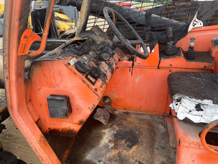#2059-•-lull-telehandler-*non-runner*-*fire-damage*-image-60