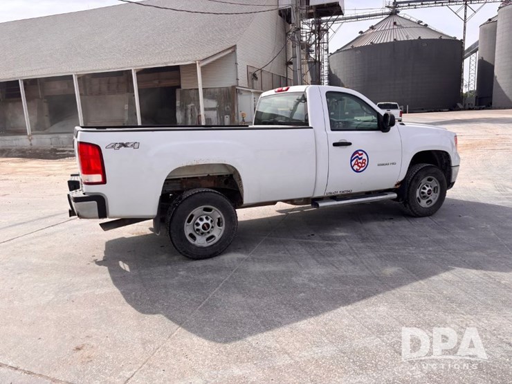 2012-gmc-sierra-2500-image-8