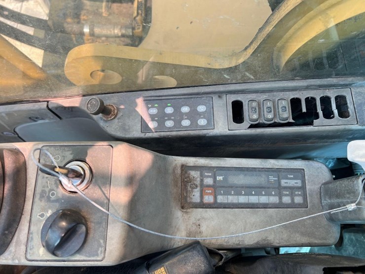 2007-caterpillar-330dl-image-39
