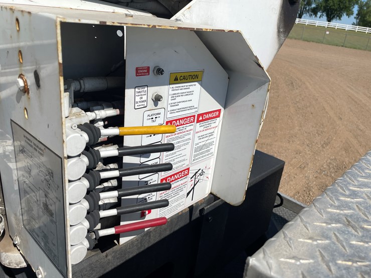 #2132-•-2013-freightliner-bucket-truck-(has-mn-title)-image-39