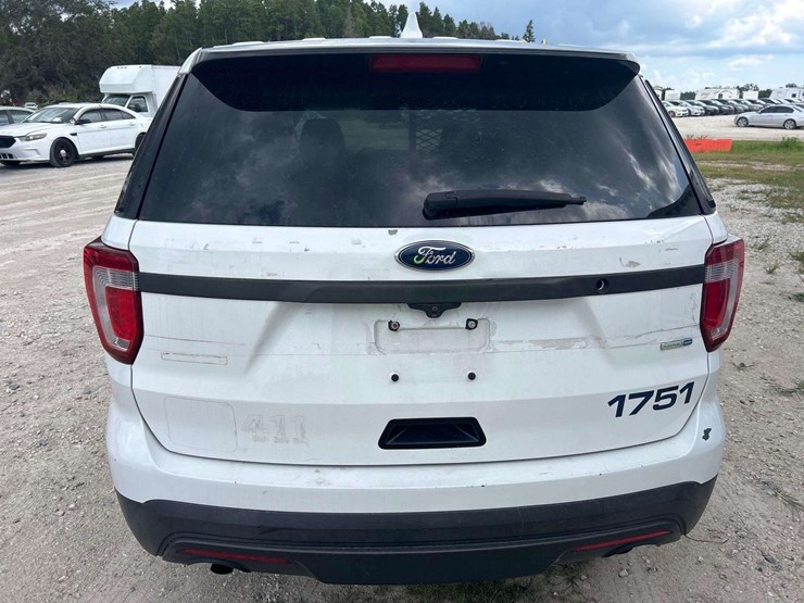 2017-ford-explorer-image-25