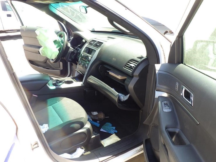 2015-ford-explorer-image-7