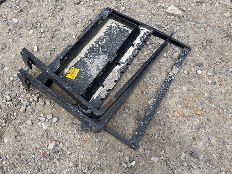 #230-•-#26358-•-unused-giyi-mini-skid-steer-forks-image-3