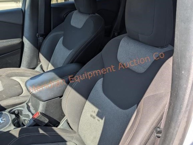 2017-jeep-cherokee-image-24