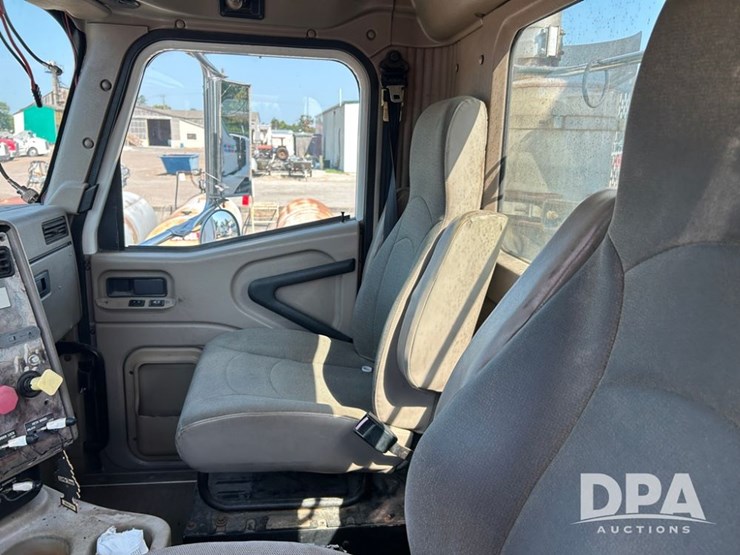 2006-ihc-9200i-van-truck-(cp0653,-unit-37745)-image-28