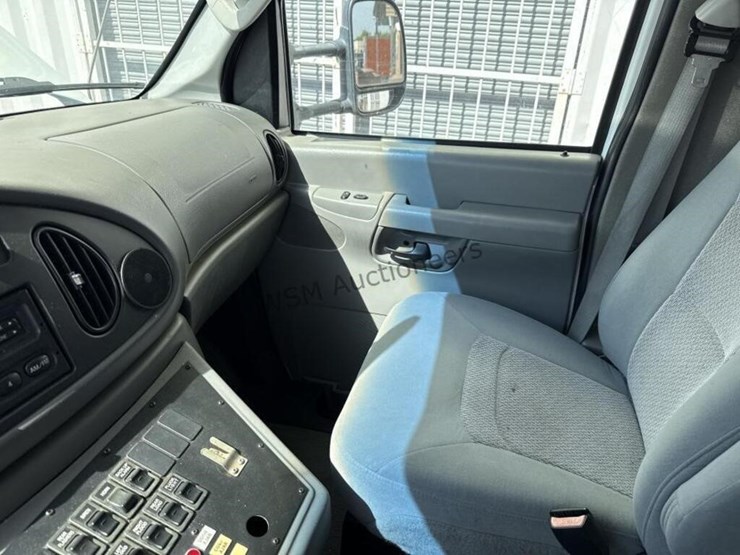 2006-ford-e450-image-26