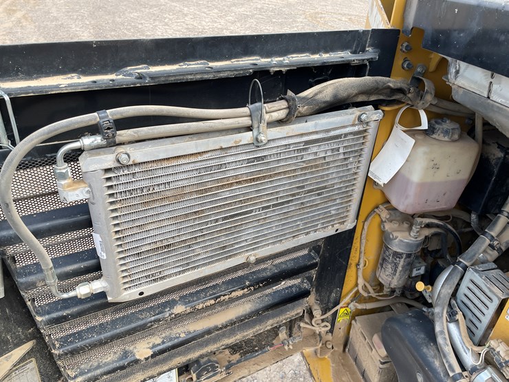 2014-caterpillar-262d-image-12