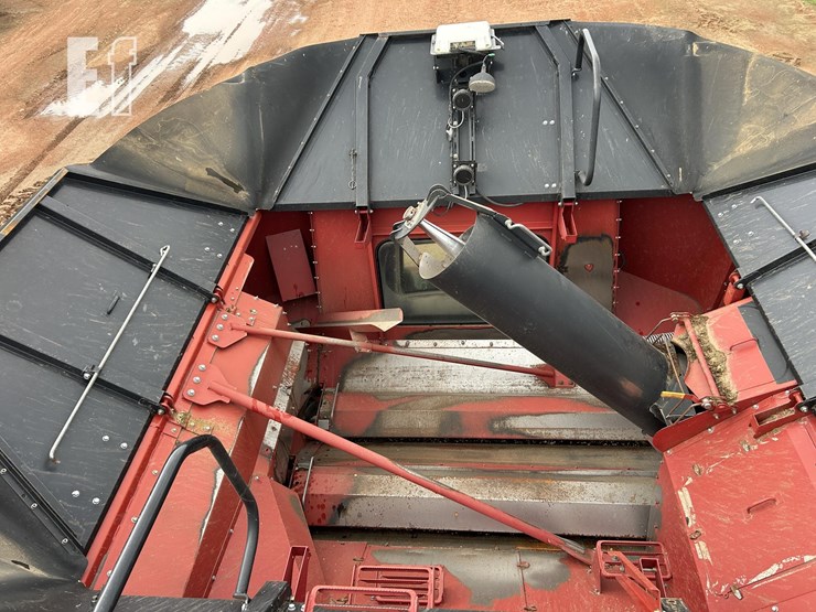 2015-case-ih-8240-image-107