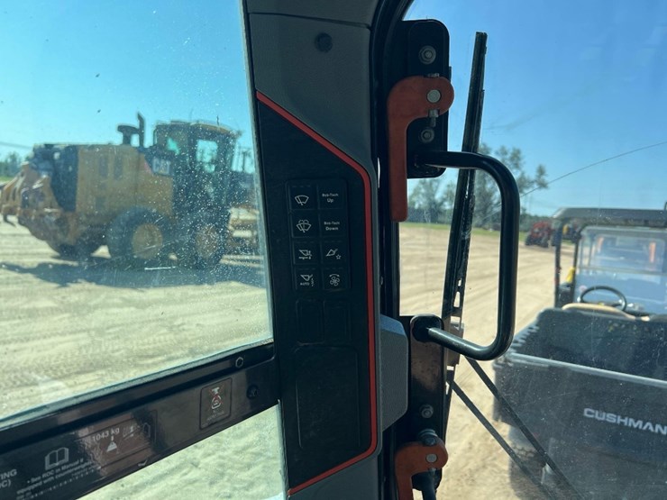 2021-bobcat-t64-image-27