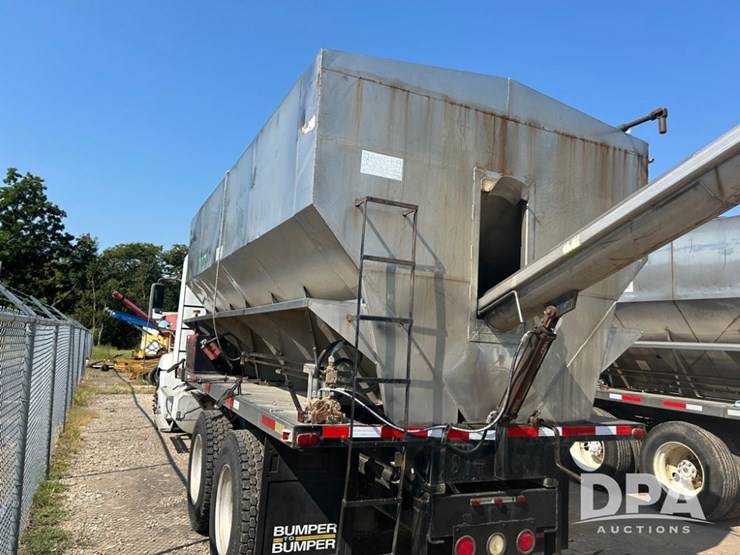 2001-freightliner-dry-tender-truck-(cp0656,-unit-28070)-image-8
