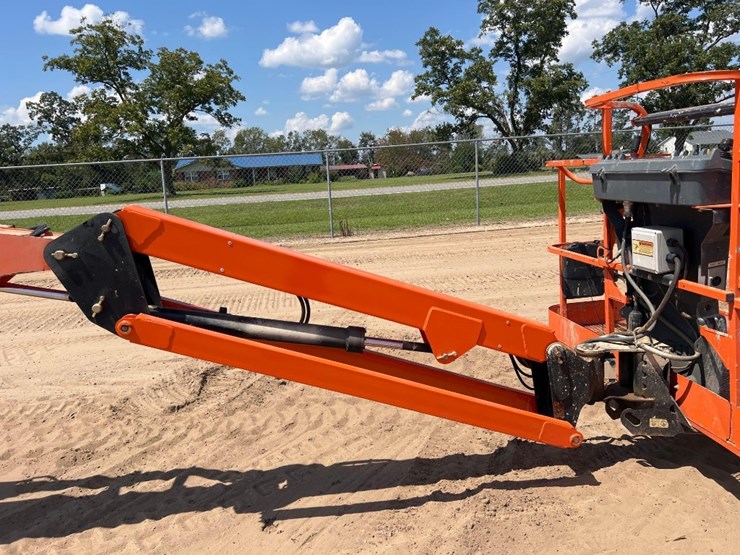 2006-jlg-660sj-image-31