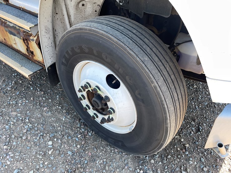 #2132-•-2013-freightliner-bucket-truck-(has-mn-title)-image-5