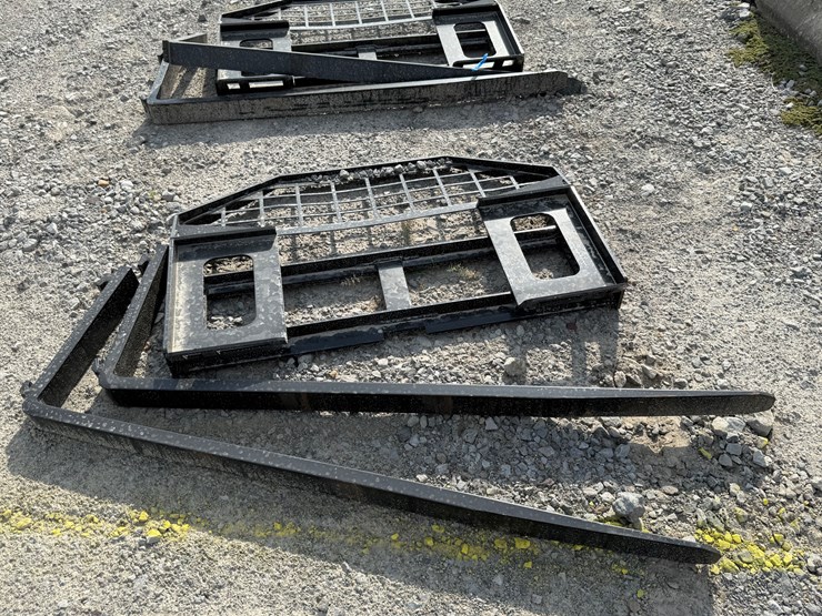 #2000-•-#26289-•-unused-giyi-gy-dhx-skid-steer-forks-image-2
