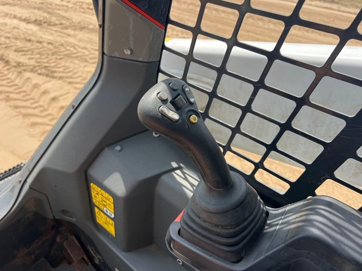 2020-bobcat-t76-image-26