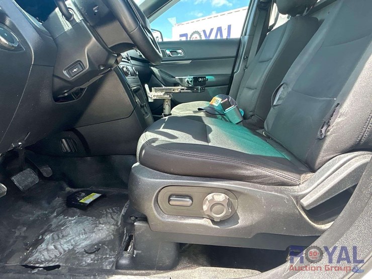 2016-ford-explorer-image-12