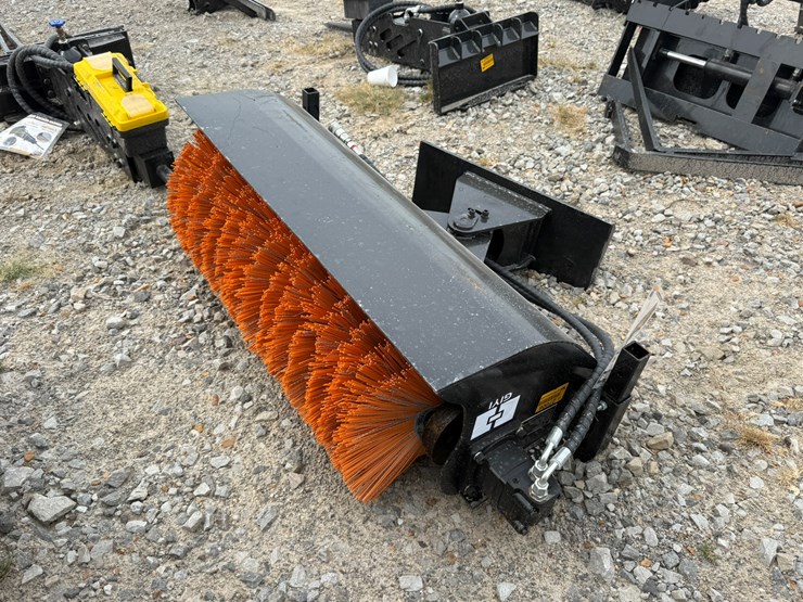 #230-•-#27006-•-unused-giyi-gy-qsj-mini-skid-steer-sweeper-qsj250702-image-2