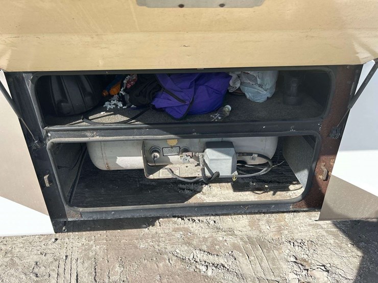 2002-fleetwood-expedition-36ft-class-a-motorhome-image-31