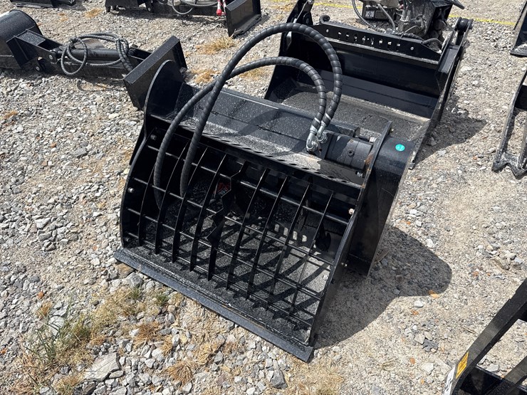 #230-•-#26326-•-unused-giyi-mini-skid-steer-mixing-bucket-jbd250792-image-1