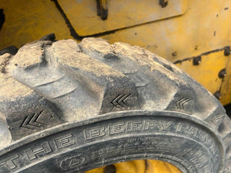 2020-deere-318g-image-11