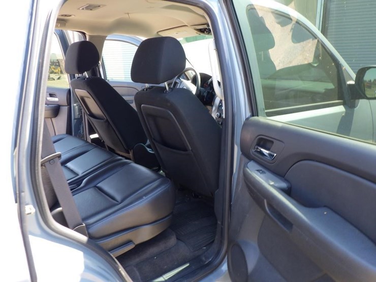 2010-chevrolet-tahoe-image-9