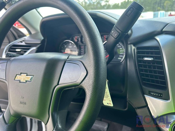 2017-chevrolet-tahoe-image-15