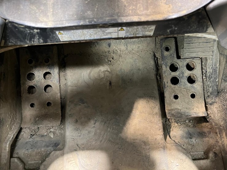 2021-bobcat-t740-image-32