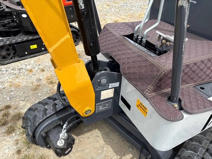 #220-•-#26490-•-unused-cfg-xz20r-mini-excavator-image-9