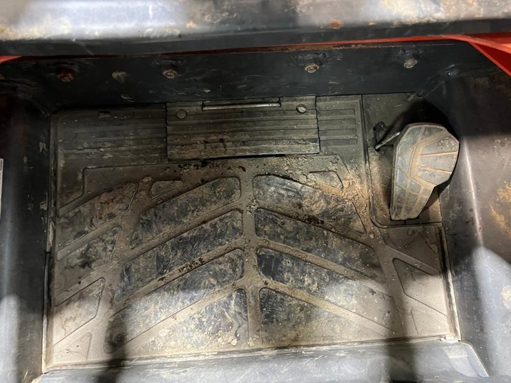 2019-kubota-ssv75-image-25