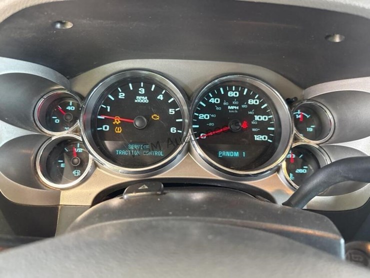 2014-chevrolet-silverado-2500hd-image-17
