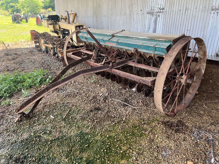 oliver-superior-8ft-grain-drill-image-1