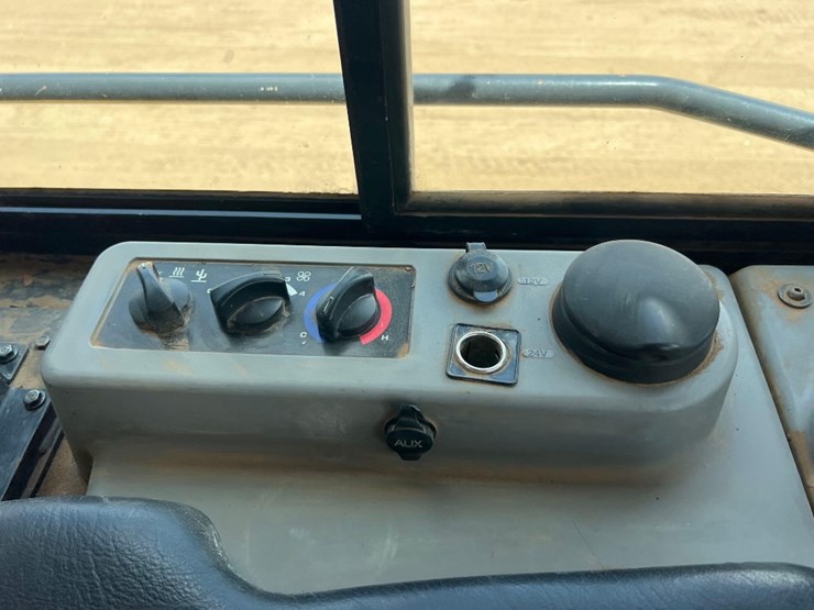 2016-komatsu-d61pxi-23-image-34