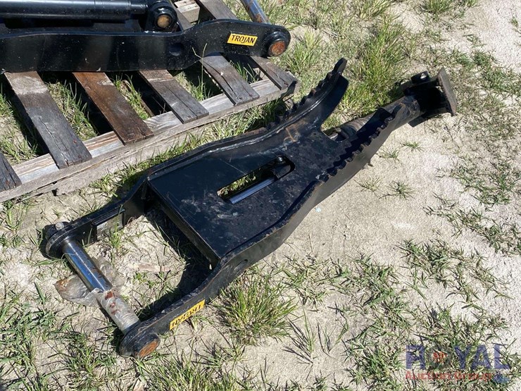 trojan-5t-45-36in-hydraulic-thumb-excavator-attachment-image-3
