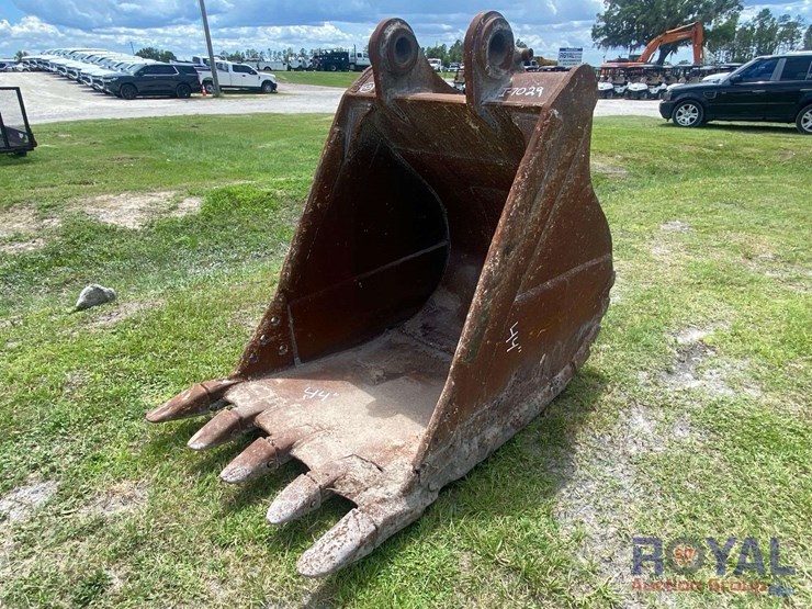 44in-tooth-excavator-bucket-image-1