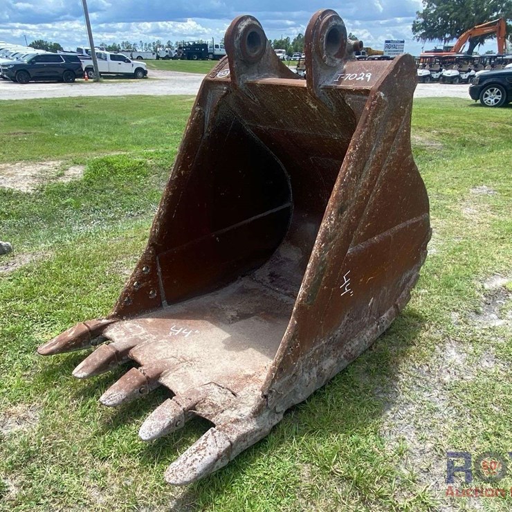 44in Tooth Excavator Bucket