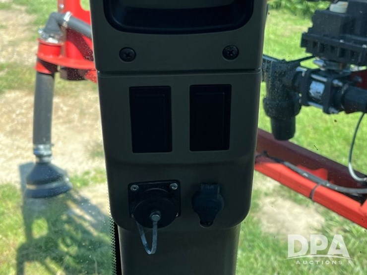 2011-case-ih-patriot-3330-image-71