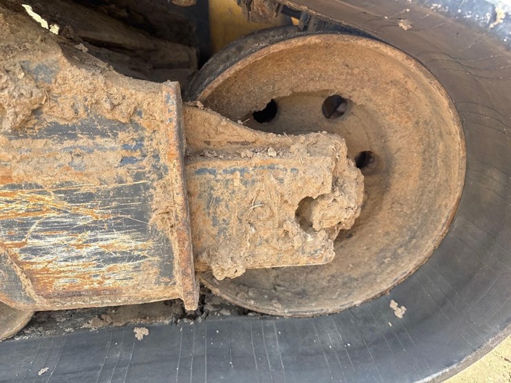 2020-deere-331g-image-13