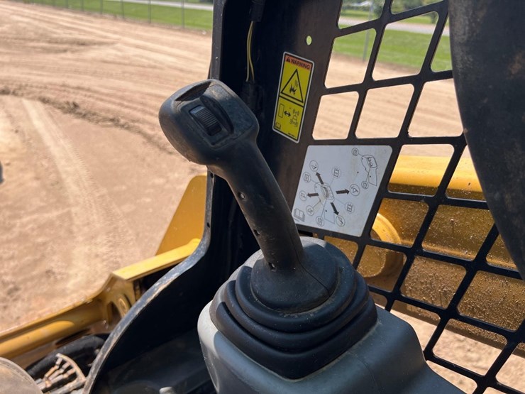 2018-caterpillar-259d-image-29